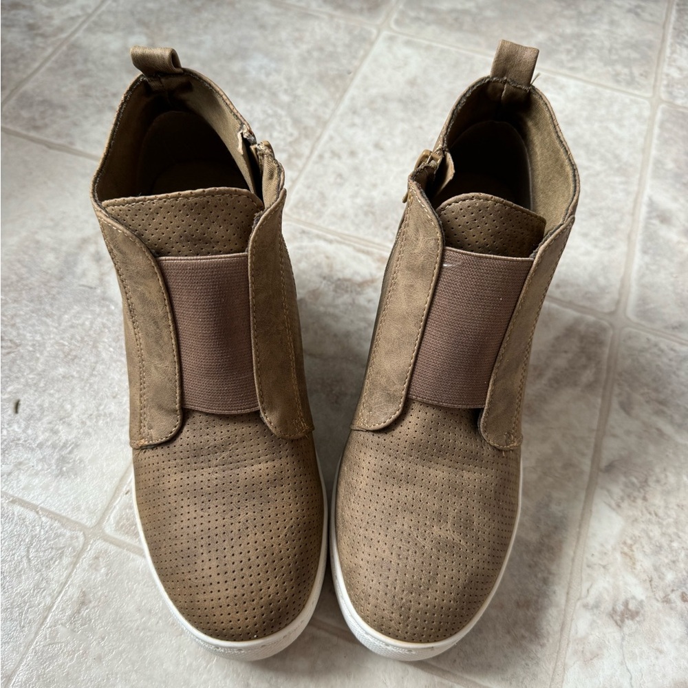 Athlefit Women’s Wedge Sneakers
